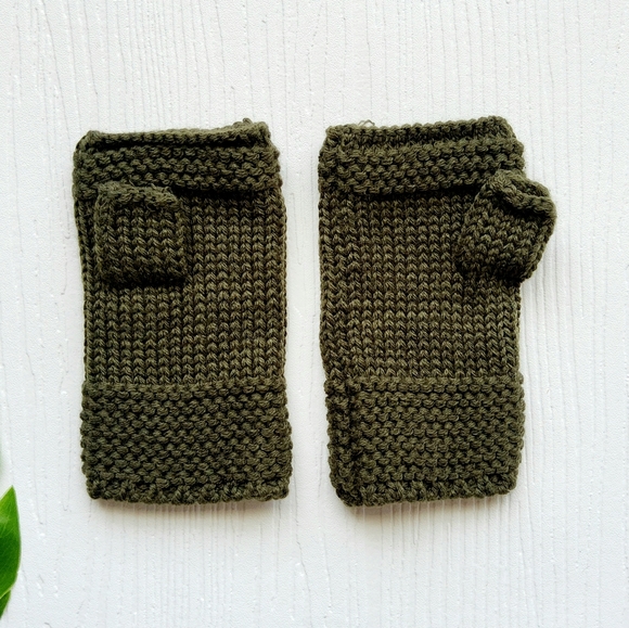 Dark Green Cross Knitted Fingerless Sweater Gloves - Picture 4 of 8